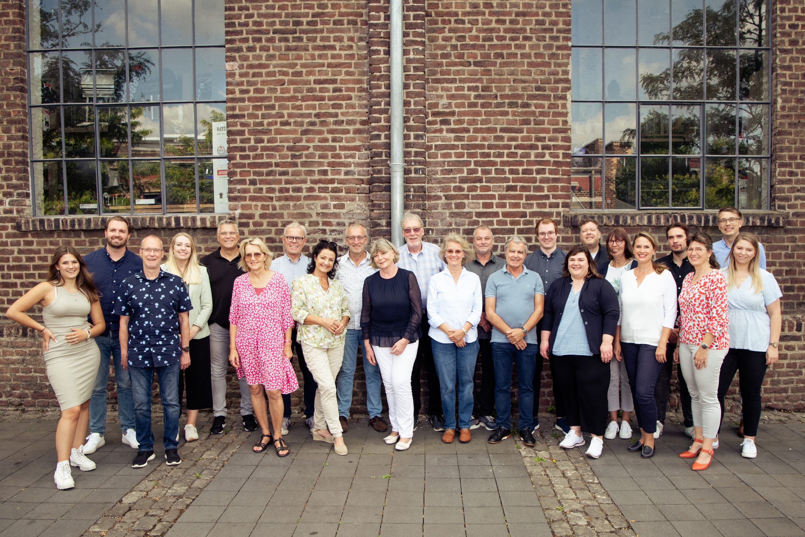 Bild: © chrono tours Bildunterschrift: Das Team von chrono tours: Mehr als 20 Mitarbeiterinnen und Mitarbeiter kümmern sich um die Organisation und die Durchführung des Reiseprogramms für die Leser des Solinger Tageblattes.